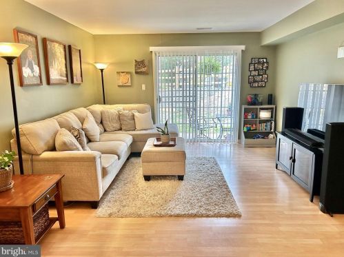 1393 Tristram Cir, West Deptford, NJ 08051-2263