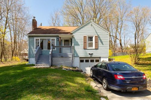 7 Stanley St, Poughkeepsie, NY 12603-1428