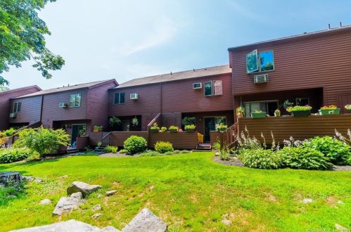 348 Boston Post Rd, Waterford CT  06385-1931 exterior