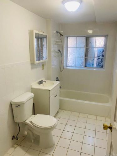 259 Davis Ave, Bronx NY  10465-3112 exterior