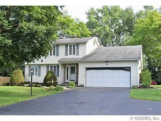 35 Clearview Dr, Spencerport, NY 14559-1133