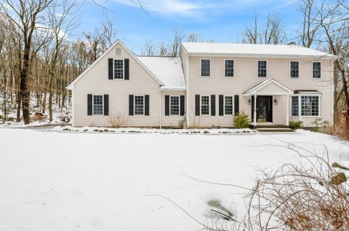 387 Dennison Rdg, Manchester, CT 06040-6857