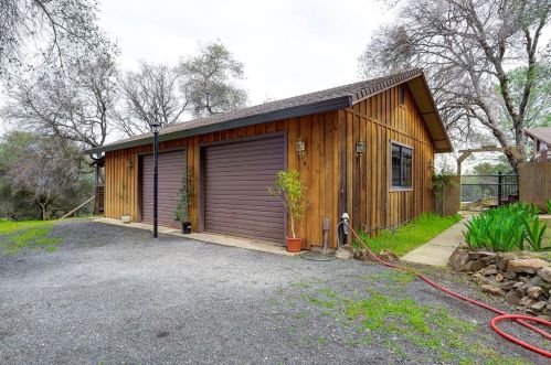 10288 Chances R Rd, Lake Wildwood, CA 95946-9471