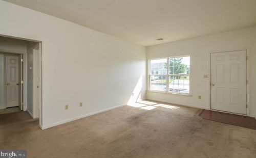 243 Huntington Ln, Easton, PA 18040-8484