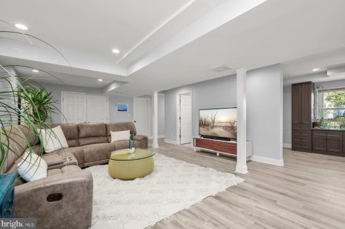 3248 Brandy Ct, Falls Church VA  22042-3704 exterior