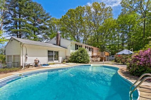 27 Branch Hill Rd, Norwich, CT 06365-8642