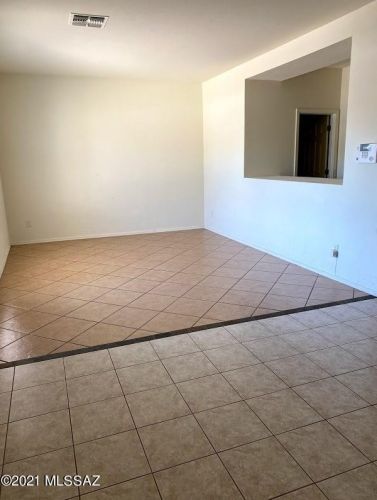 5468 Red Racer Dr, Tucson, AZ 85742-8363