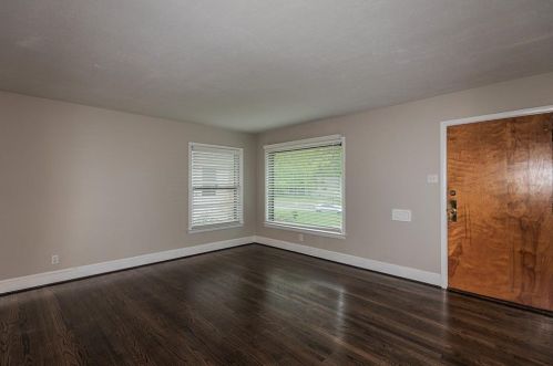 2006 Elmwood Blvd, Dallas, TX 75224-1009