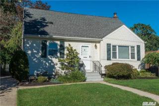 1638 Maeder Ave, North Merrick, NY 11566-2321