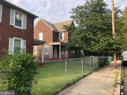 1077 Common Rd, Camden, NJ 08104-2808