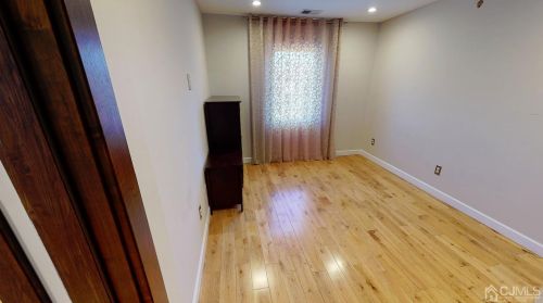 33 Berkshire Rd, Old Bridge NJ  08857-1601 exterior