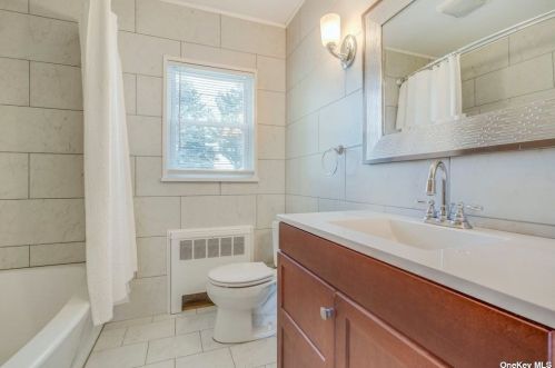 516 Greene Ave, North Lindenhurst NY  11757-3449 exterior