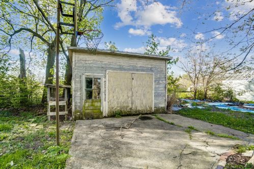 194 Center St, London OH  43140-1406 exterior