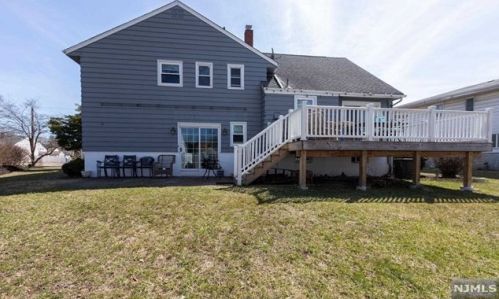 552 Princeton St, N Milford NJ  07646-2015 exterior