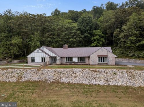 210 Raintree Ln, Charnita, PA 17320-7807