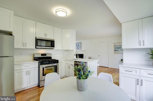 12145 Eddyspark Dr, Herndon, VA 20170-2548