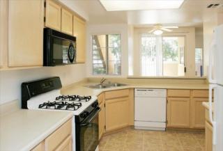 23516 Magic Mountain Pkwy, Santa Clarita CA  91355-2114 exterior