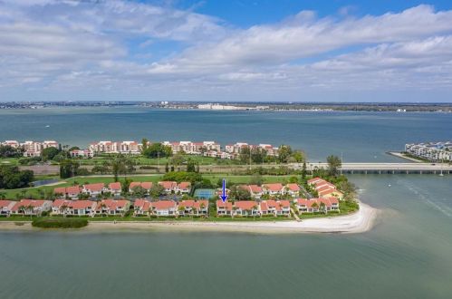 5572 Escondida Blvd, Saint Petersburg, FL 33715-1401