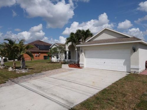 933 Mcdevitt Ave, Fort Pierce, FL 34953-3638