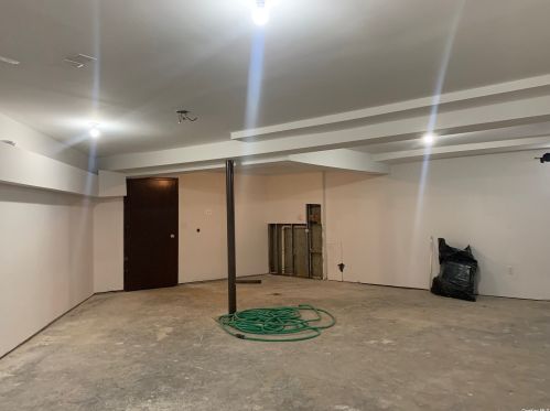 9810 197th St, Jamaica, NY 11423-3312