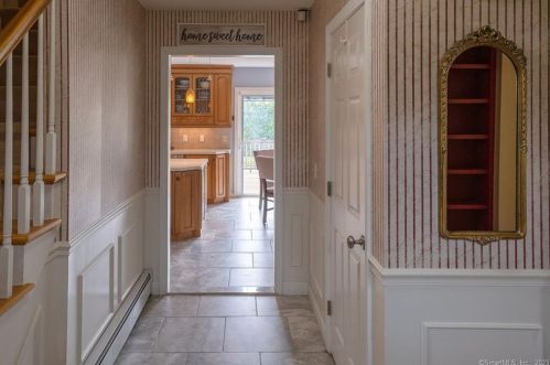 80 Farmbrook Ln, Wapping, CT 06074-2888