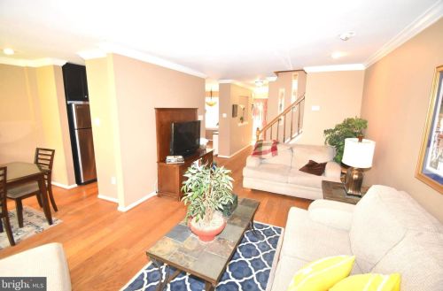 242 Windsor Ct, Glen Mills PA  19342-2027 exterior