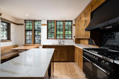 6578 Washington Cir, Milwaukee WI 53213-2460 exterior