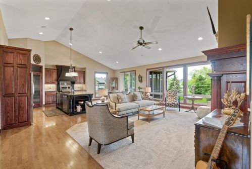 1605 Widgeon Cir, Lino Lakes, MN 55038-3321