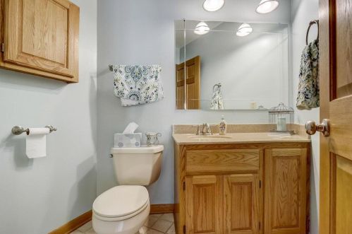 5237 20th St, Milwaukee WI 53233-2548 exterior