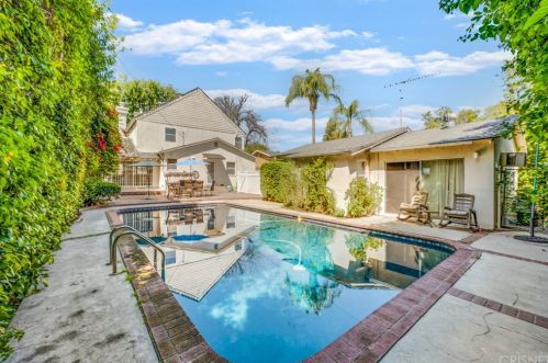 4646 Noble Ave, Van Nuys CA 91403-2013 exterior