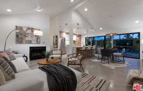 1055 Louise Dr, Palm Springs CA  92262-3241 exterior