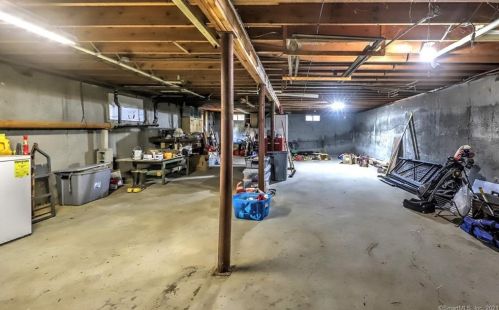 582 Milford Point Rd, Milford CT  06460-5429 exterior