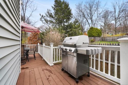 106 Halyan Rd, Yorktown Hgts NY  10598-4304 exterior