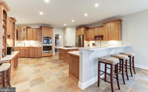 43331 Riverpoint Dr, Leesburg VA 20176-1296 exterior