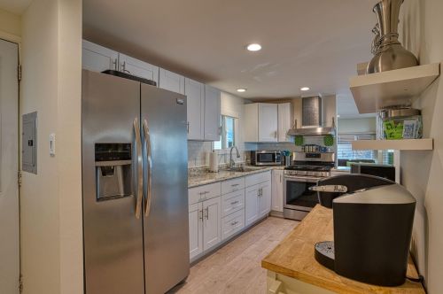 70 Santa Monica St, Palm Springs CA  92264-5257 exterior