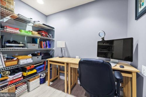 10056 Naughton Ct, Bristow VA  20136-3068 exterior