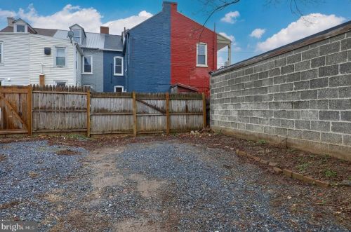 877 Prince St, Lancaster PA  17603-5811 exterior