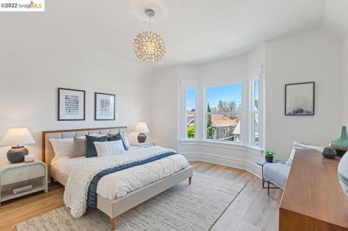 693 32 St, Oakland CA 94609-2932 exterior