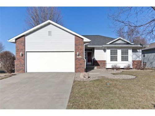 2350 Wolf Creek Trl, Hiawatha, IA 52233-7907