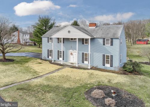 12 Banbury Sq, Hummelstown, PA 17036-9541