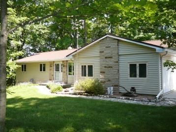 1932 Trails End Ln, Kewaskum, WI 53040-9263