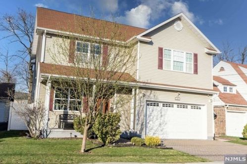 17 Fairmount Ave, Maywood, NJ 07607-2109