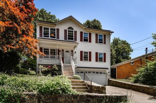 36 Woodstock St, Waterbury, CT 06704-2943