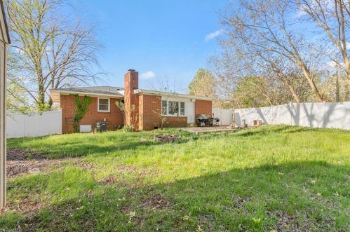 7 Armhurst Ct, Greensboro NC  27405-5911 exterior