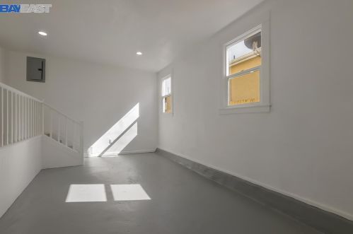 1802 88th Ave, Oakland CA  94621-1008 exterior