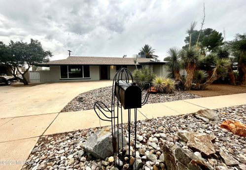 2520 Calle Cordova, Tucson AZ  85710-5732 exterior