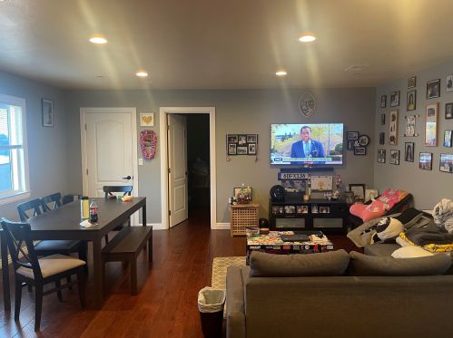 6246 Harmon Ave, Oakland, CA 94621-3849
