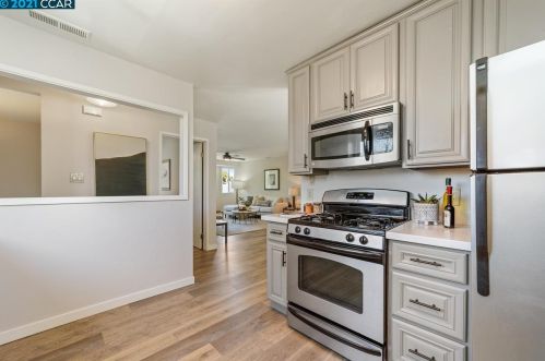 1347 26 St, Oakland CA 94606-3243 exterior