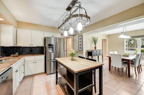 8806 Balcones Club Dr, Austin TX  78750-3006 exterior