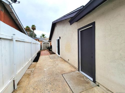 4791 Calle Los Santos, Oceanside CA  92057-5926 exterior